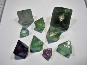 Fluorit buntes Spalt- Oktaeder Kristall Los 9 Stk. 2 bis 4,5cm Hunan, China