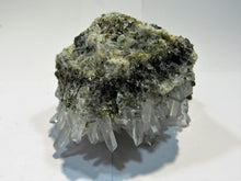 Laden Sie das Bild in den Galerie-Viewer, Bergkristall feiner Nadelquarz mit Pyrit 190g Madan, Bulgarien