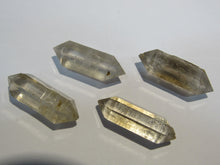 Laden Sie das Bild in den Galerie-Viewer, Bergkristall 4 klasse Quarz Doppelender Kristalle um3,5cm Tibet Himalaya, China