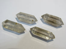 Laden Sie das Bild in den Galerie-Viewer, Bergkristall 4 klasse Quarz Doppelender Kristalle um3,5cm Tibet Himalaya, China