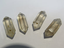 Laden Sie das Bild in den Galerie-Viewer, Bergkristall 4 klasse Quarz Doppelender Kristalle um3,5cm Tibet Himalaya, China
