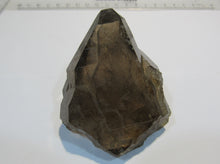 Laden Sie das Bild in den Galerie-Viewer, Rauchquarz Bergkristall Spitze 7cm Alpin Fibbia Sankt Gotthard Tessin, Schweiz