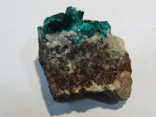 Laden Sie das Bild in den Galerie-Viewer, Dioptas tief grüne Kristalle auf Matrix 5cm Tsuneb Mine Namibia, Afrika