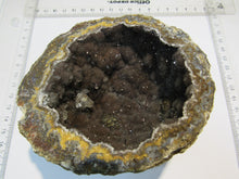 Laden Sie das Bild in den Galerie-Viewer, Amethyst fein violett Achat Druse Goethit Nadeln halbe Geode 11cm Tizi n Tichka, Mexiko