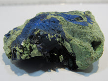 Laden Sie das Bild in den Galerie-Viewer, Azurit feine Kristallstufe 5,5cm Mergel Matrix Tsuneb Mine, Namibia