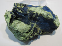 Laden Sie das Bild in den Galerie-Viewer, Azurit feine Kristallstufe 5,5cm Mergel Matrix Tsuneb Mine, Namibia