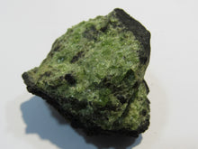 Laden Sie das Bild in den Galerie-Viewer, Olivin in Basalt 4,5cm Zell am See, Pinzgau Tirol, Österreich