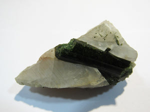Turmalin herrlich grüne Kristalle in Quarz 6cm Minas Gerais, Brasilien