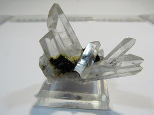 Bergkristall Kleinstufe mit Hämatit xx auf Sockel Hunan, China