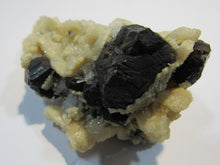 Laden Sie das Bild in den Galerie-Viewer, Zinkblende Sphalerit Calcit Quarz Nadelquarz 8cm Baia Sprie Cavnic, Rumaenien