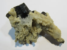 Laden Sie das Bild in den Galerie-Viewer, Zinkblende Sphalerit Calcit Quarz Nadelquarz 8cm Baia Sprie Cavnic, Rumaenien