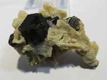 Laden Sie das Bild in den Galerie-Viewer, Zinkblende Sphalerit Calcit Quarz Nadelquarz 8cm Baia Sprie Cavnic, Rumaenien
