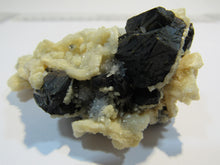 Laden Sie das Bild in den Galerie-Viewer, Zinkblende Sphalerit Calcit Quarz Nadelquarz 8cm Baia Sprie Cavnic, Rumaenien