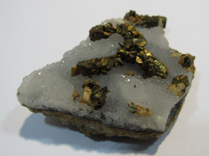 Chalcedon mit top Chalkopyrit Kupferkies Dolomit Herja Cavnic Maramures, Rumänien