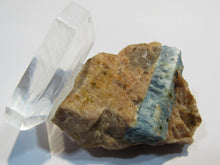 Laden Sie das Bild in den Galerie-Viewer, Aquamarin Kristall in Feldspat Quarz Matrix Mina Mimaso Espirito Santo, Brasilien