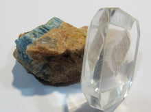 Laden Sie das Bild in den Galerie-Viewer, Aquamarin Kristall in Feldspat Quarz Matrix Mina Mimaso Espirito Santo, Brasilien