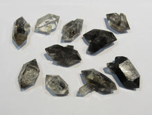 Laden Sie das Bild in den Galerie-Viewer, Bergkristall 10 Doppelender 2-3cm Rauchquarz Inclusen Phantome Tibet Himalaya, China