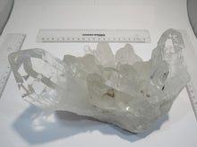 Laden Sie das Bild in den Galerie-Viewer, Bergkristall 1A Großstufe klare Kristalle XL 20cm 2,04Kg Minas Gerais, Brasilien