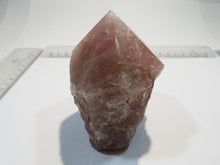 Laden Sie das Bild in den Galerie-Viewer, Rosenquarz rosa Brocken als Kristall geschliffen 8,5cm, Brasilien