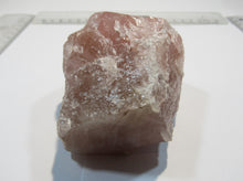 Laden Sie das Bild in den Galerie-Viewer, Rosenquarz rosa Brocken als Kristall geschliffen 8,5cm, Brasilien