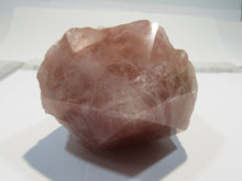 Laden Sie das Bild in den Galerie-Viewer, Rosenquarz rosa Brocken als Kristall geschliffen 8,5cm, Brasilien