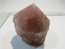 Laden Sie das Bild in den Galerie-Viewer, Rosenquarz rosa Brocken als Kristall geschliffen 8,5cm, Brasilien