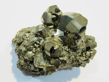 Laden Sie das Bild in den Galerie-Viewer, Pyrit Pentagon Dedokaeder Kristall Stufe 6cm Minas Huanzala, Peru