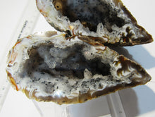 Laden Sie das Bild in den Galerie-Viewer, Achat Bergkristall edle große Chalcedon Mandel aufgeschnitten 350g, Brasilien