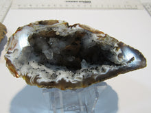 Laden Sie das Bild in den Galerie-Viewer, Achat Bergkristall edle große Chalcedon Mandel aufgeschnitten 350g, Brasilien