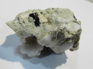Turmalin schwarzer Schörl Kristalle auf Albit und Glimmer xx Star Nalar, Pakistan