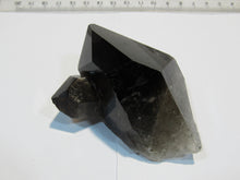 Laden Sie das Bild in den Galerie-Viewer, Rauchquarz Morion Bergkristall Spitze 8cm Alpin Val Lugnez Graubünden, Schweiz
