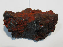 Laden Sie das Bild in den Galerie-Viewer, Hämatit herrlich rote Eisenocker Stufe 7cm Rio Marina Elba, Italien