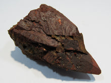 Laden Sie das Bild in den Galerie-Viewer, Calcit Skalenoeder 9cm mit roter Hämatit Färbung Idar Oberstein, Deutschland