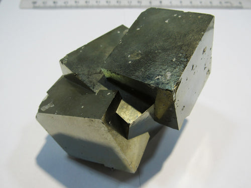 Pyrit Würfel XL 3 Kristalle verschachtelt 700g La Rioja Navajun, Spanien