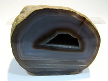 Laden Sie das Bild in den Galerie-Viewer, Achat halbe Geode Quarz Druse geschnitten poliert 660g feine Strukturen, Brasilien