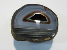 Laden Sie das Bild in den Galerie-Viewer, Achat halbe Geode Quarz Druse geschnitten poliert 660g feine Strukturen, Brasilien