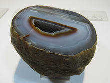 Laden Sie das Bild in den Galerie-Viewer, Achat halbe Geode Quarz Druse geschnitten poliert 660g feine Strukturen, Brasilien