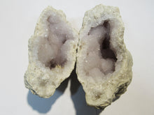 Laden Sie das Bild in den Galerie-Viewer, Bergkristall Amethyst Geode 2 feine Drusen Hälften 337g Smara, Westsahara