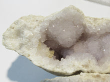Laden Sie das Bild in den Galerie-Viewer, Bergkristall Amethyst Geode 2 feine Drusen Hälften 337g Smara, Westsahara