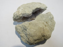 Laden Sie das Bild in den Galerie-Viewer, Bergkristall Amethyst Geode 2 feine Drusen Hälften 337g Smara, Westsahara