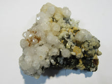 Laden Sie das Bild in den Galerie-Viewer, Calcit auf Quarz Pyrit Würfel und Zinkblende 780g Baia Sprie Capnic, Rumänien