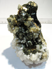 Laden Sie das Bild in den Galerie-Viewer, Calcit auf Quarz Pyrit Würfel und Zinkblende 780g Baia Sprie Capnic, Rumänien