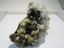 Laden Sie das Bild in den Galerie-Viewer, Calcit auf Quarz Pyrit Würfel und Zinkblende 780g Baia Sprie Capnic, Rumänien