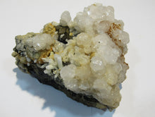 Laden Sie das Bild in den Galerie-Viewer, Calcit auf Quarz Pyrit Würfel und Zinkblende 780g Baia Sprie Capnic, Rumänien