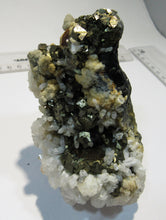 Laden Sie das Bild in den Galerie-Viewer, Calcit auf Quarz Pyrit Würfel und Zinkblende 780g Baia Sprie Capnic, Rumänien