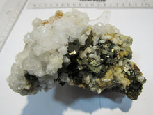 Laden Sie das Bild in den Galerie-Viewer, Calcit auf Quarz Pyrit Würfel und Zinkblende 780g Baia Sprie Capnic, Rumänien