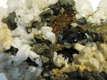 Laden Sie das Bild in den Galerie-Viewer, Calcit auf Quarz Pyrit Würfel und Zinkblende 780g Baia Sprie Capnic, Rumänien