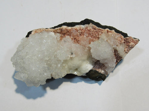 Apophyllit auf Chalcedon Kristallstufe mit Matrix 10cm Tekkan Trapp, Indien