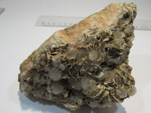 Laden Sie das Bild in den Galerie-Viewer, Bergkristall teilweise Doppelender mit Baryt auf Matrix Gasteinertal Salzburg, Österreich