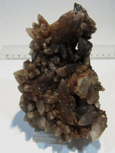 Laden Sie das Bild in den Galerie-Viewer, Calcit Skalenoeder Stufe 13cm Hämatit Färbung Kaulbach Rheinland, Deutschland